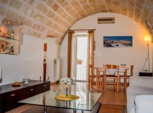 a living room with a couch and a table at Casa Camillo Querno in Monopoli
