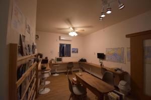 an office with a desk and a table with chairs at Guest House Fukuchan - Vacation STAY 83847v in Kaiyo