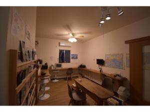 a room with a desk and a table with chairs at Guest House Fukuchan - Vacation STAY 34451v in Kaiyo