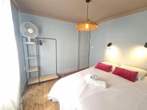 Postel nebo postele na pokoji v ubytování Le Sancy #Hypercentre