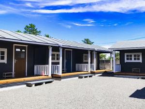 a black house with a solar roof on a lot at the room - Vacation STAY 39639v in Kannoura