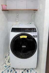 a washing machine in a corner of a room at ROYAL SUITE SAKAE - Vacation STAY 11483 in Nagoya