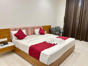 Giường trong phòng chung tại Mahi Baagh Resort +18 ảnh