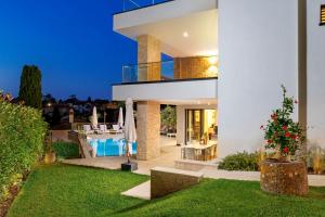 a modern house with a view of a backyard at Villa Albion in Rovinj