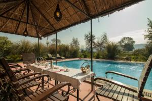 Swimmingpoolen hos eller tæt på Maa Ashapura Resort