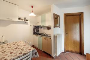 Η κουζίνα ή μικρή κουζίνα στο Dolomitihouse NOGHERA