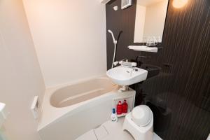 a bathroom with a tub and a sink and a toilet at Vacation Rental NISHIDA - Vacation STAY 61687v in Kagoshima +9 photos
