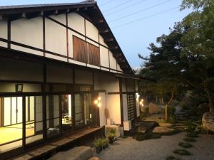 a japanese house with a garden in front of it at Fukurou no Oyado - Vacation STAY 71438v in Fuefuki