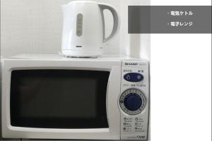 a white blender sitting on top of a microwave at Riverside Plaza Matoba - Vacation STAY 54884v in Kawagoe
