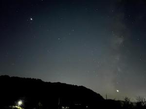 a night sky with the milky way and stars at Hoshi no Yadori - Vacation STAY 89344v in Tombaramachi