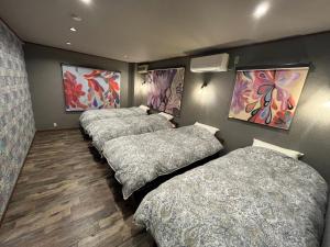 three beds are lined up in a room at Kikuya Cottage CREA - Vacation STAY 92198v in Yamanakako