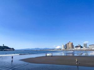 a group of people walking on the beach at Trawl - Vacation STAY 55770v in Kamakura +13 photos