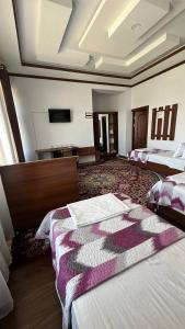 Ένα ή περισσότερα κρεβάτια σε δωμάτιο στο SARBON HOTEL KhIVA