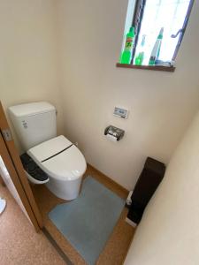 a small bathroom with a toilet and a window at BAY MARINA Loghouse - Vacation STAY 09656v in Sakaide