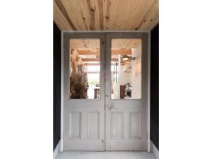 Saikūにあるhanare 6tsuki - Vacation STAY 10034vの天井の白いドア