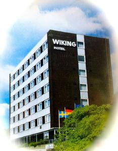 a building with a waliking hotel sign on it at Wiking Hotel in Henstedt-Ulzburg