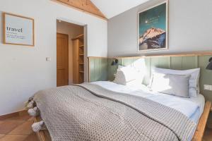 a bedroom with a large bed in a room at Dorfchalets - Chalet Erni inkl Tauern Spa Eintritt & Sommerkarte in Kaprun