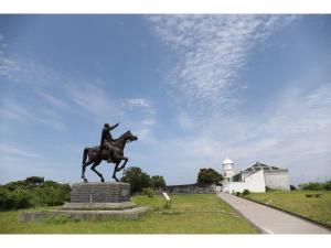 a statue of a man riding a horse in a field at Guest House Kushimoto - Vacation STAY 31002v in Kashino
