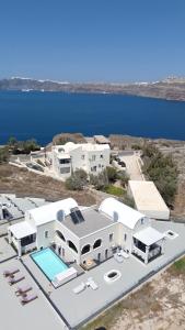 Gallery image of The Noverian Bios Caldera Sunset Suites in Akrotiri