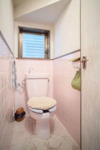 a pink bathroom with a toilet and a window at someya - Vacation STAY 33875v in Kyoto +14 photos