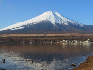 a snow covered mountain in front of a body of water at Minamitsuru-gun - Cottage - Vacation STAY 96482v in Yamanakako
