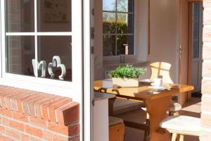 Afbeelding uit fotogalerij van Dat Steenhus - Haustiere Willkommen in Marienhafe