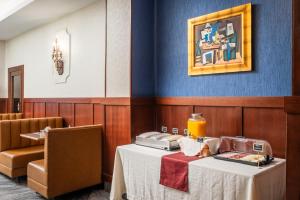 a dining room with a table and a chair at BYPILLOW California in Málaga