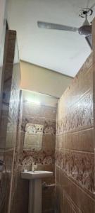 Koupelna v ubytování Shri mohan dham dormitory