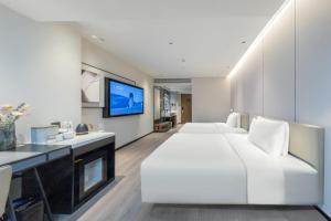 Giường trong phòng chung tại Atour Hotel Xiamen SM Plaza Taiwan Street