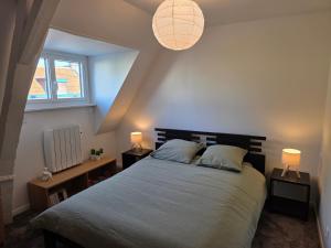 Postel nebo postele na pokoji v ubytování La petite maison de Roncq proche Lille