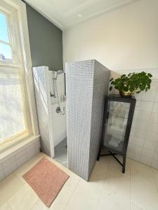 Ένα μπάνιο στο Juliana boutique guestrooms +6 φωτογραφίες