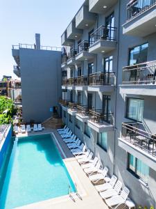 Bazén v ubytování Çandarlı Resort Otel nebo v jeho okolí