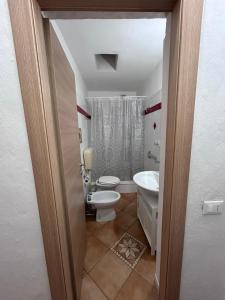 Ένα μπάνιο στο Villa GHURAAM +36 φωτογραφίες