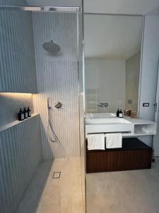 Ένα μπάνιο στο Roma 77 Luxury Suite