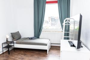 a small bedroom with a bed and a window at CosyHomes24 - Spacious with TOP traffic connection - UN02b in Schwerte