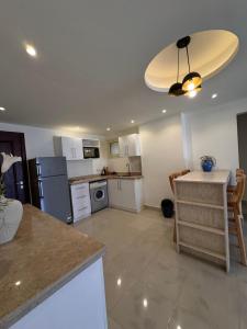 Η κουζίνα ή μικρή κουζίνα στο Within the premises of Prime Residence New Alamein +3 φωτογραφίες