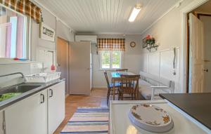 Kuchyň nebo kuchyňský kout v ubytování 1 Bedroom Lovely Home In Köpingsvik