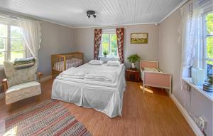 Postel nebo postele na pokoji v ubytování 1 Bedroom Lovely Home In Köpingsvik