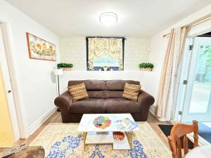 a living room with a brown couch and a table at COZY-Inn in Halifax