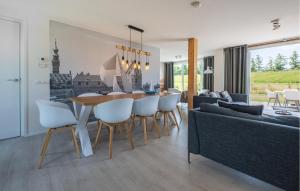 Fotografie z fotogalerie ubytování Four Bedroom Stunning Home In Kamperland v destinaci Kamperland