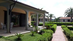 A garden outside Lido Azzurro Residence rta