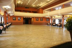 Restoran või mõni muu söögikoht majutusasutuses Hotel Tynec