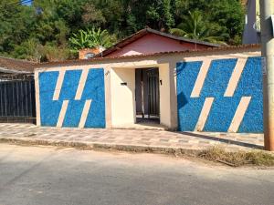 a building with blue and white paint on it at Teofilo Estratégico in Teófilo Otoni