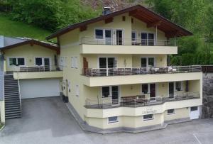 Το κτήριο όπου στεγάζεται  το διαμέρισμα