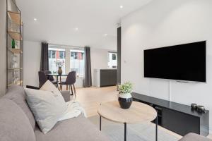Et tv og/eller underholdning på Tromsø City Center - two bedroom modern apartment