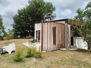 Gallery image of Modern lines in classic Burgundy in Corbigny