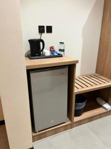 a counter with a coffee maker on top of it at فندق ايون - حي الملك عبد العزيز in Riyadh