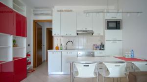 Η κουζίνα ή μικρή κουζίνα στο App 10 Splendido Appartamento Giardino, Parcheggio