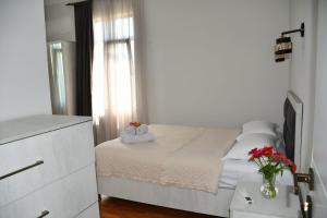 Gallery image of Under the Buknari Sun in K'obulet'i