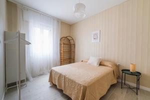 Postel nebo postele na pokoji v ubytování Casa con jardín en Cabo de Cruz, Boiro